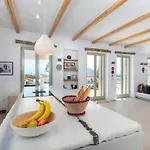 Vinangelo, A Cycladic Elegant On Paros Island וילה